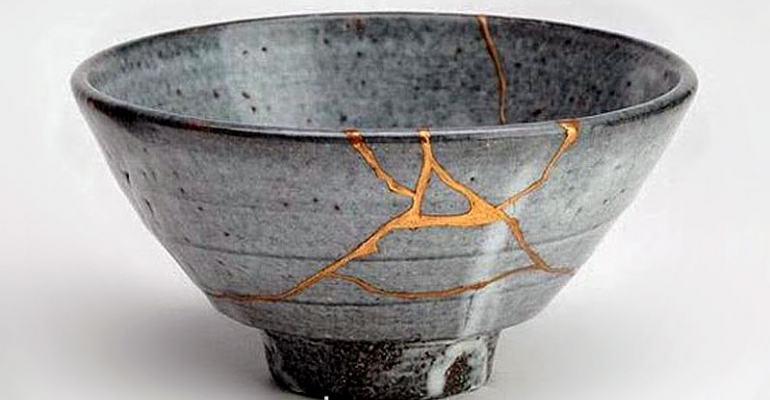 Kintsugi bowl mended with gold